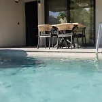 Meraki - Seaside Pool & Private Parking