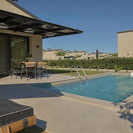 Meraki - Seaside Pool & Private Parking