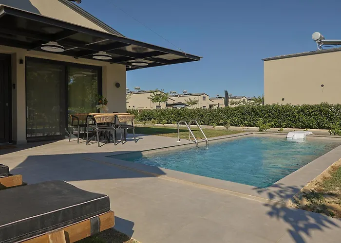 Meraki - Seaside Pool & Private Parking