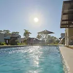 Villa Meraki - Seaside Pool & Private Parking Olympiakí Aktí
