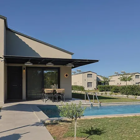 Meraki - Seaside Pool & Private Parking Villa