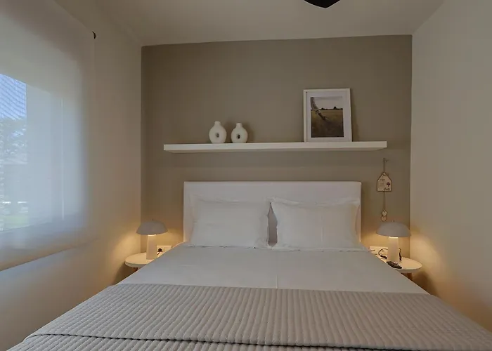 Villa Meraki - Seaside Pool & Private Parking Olympiakí Aktí