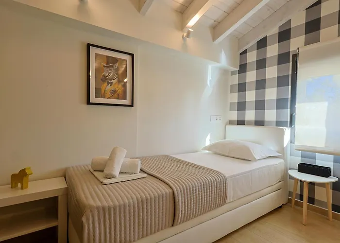 Meraki - Seaside Pool & Private Parking *