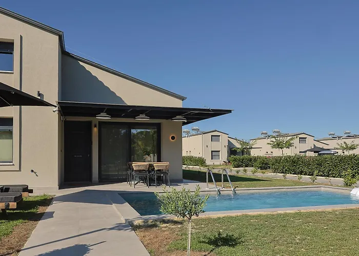 Meraki - Seaside Pool & Private Parking Villa